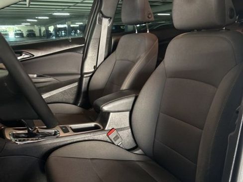 Used 2018 Chevrolet Cruze LS image 7