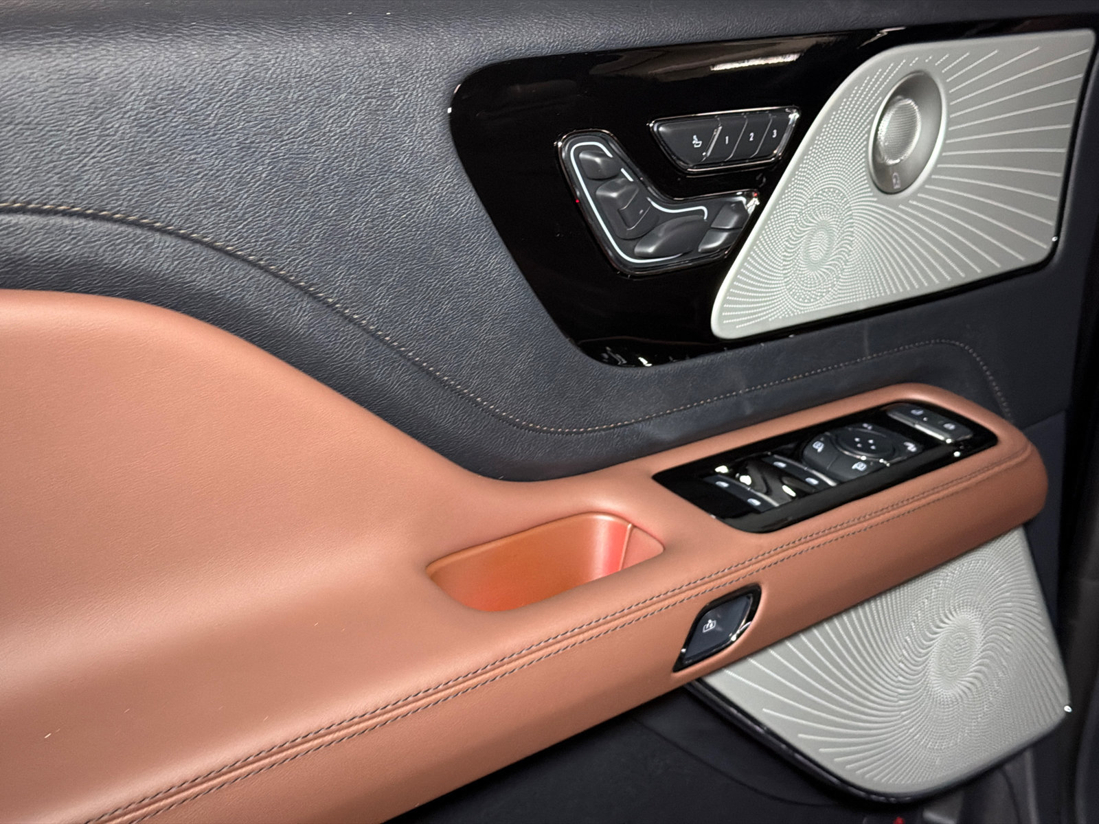 New 2027 Lincoln Aviator Reserve AWD/4WD image 18