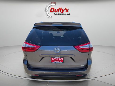 Used 2017 Toyota Sienna XLE Premium FWD image 23