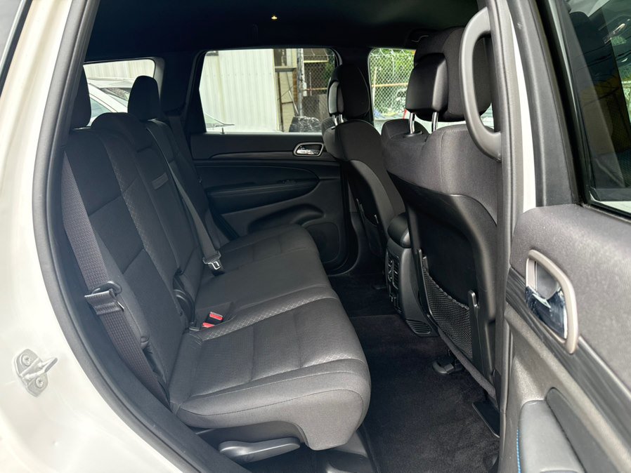 Used 2019 Jeep Grand Cherokee Laredo AWD/4WD image 10