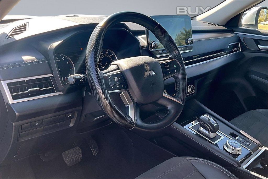 Used 2024 Mitsubishi Outlander SE AWD/4WD image 14