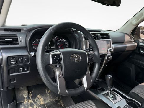 Used 2022 Toyota 4Runner SR5 RWD image 10