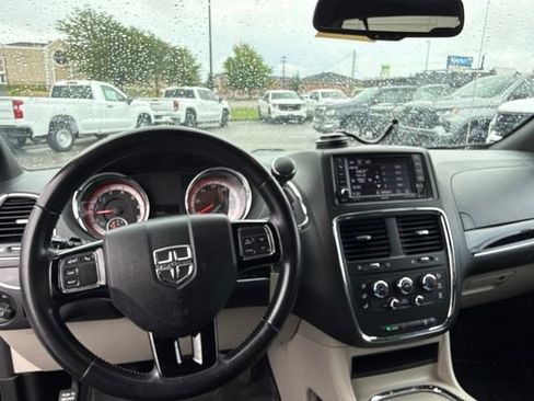 Used 2018 Dodge Grand Caravan SXT FWD image 30