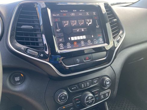 Used 2019 Jeep Cherokee Limited image 12