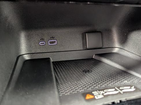 Used 2025 Chevrolet Traverse LT w/ LPO, Floor Liner Package FWD image 20