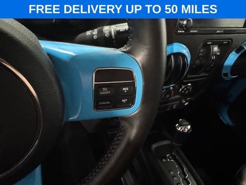 Used 2017 Jeep Wrangler Unlimited Sahara AWD/4WD image 6