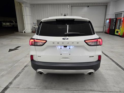 Used 2022 Ford Escape SE image 5