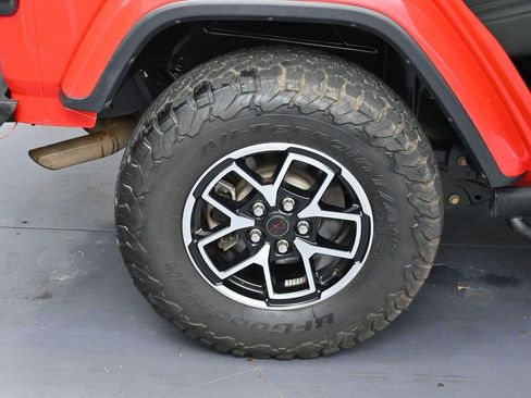 Used 2020 Jeep Wrangler Unlimited Sahara AWD/4WD image 31