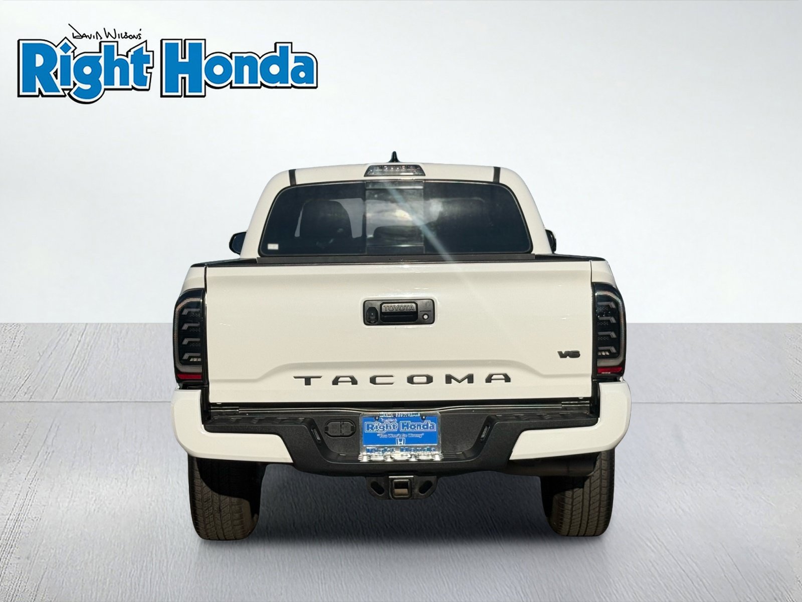 Used 2017 Toyota Tacoma TRD Sport w/ Tow Package RWD image 7
