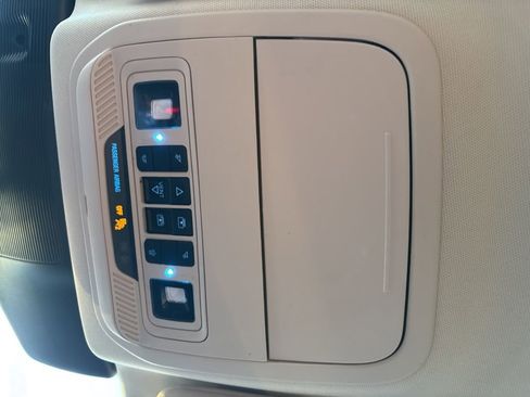 Used 2023 Ford Explorer XLT w/ Equipment Group 202A image 21