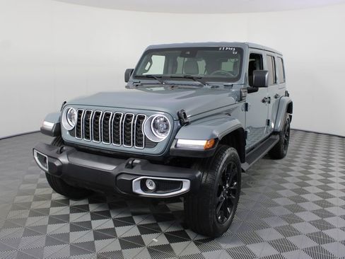 Used 2025 Jeep Wrangler Unlimited Sahara AWD/4WD image 20