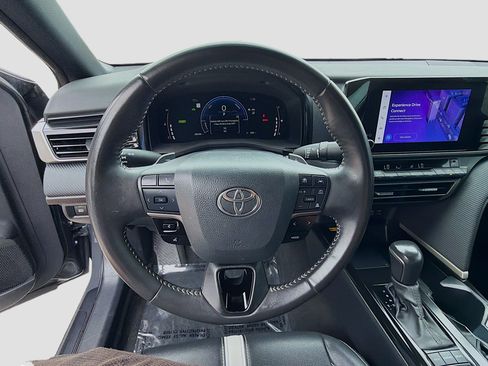 Used 2025 Toyota Camry SE FWD image 10