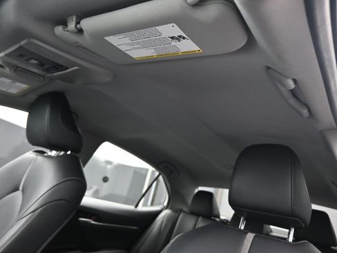 Used 2021 Toyota Camry XSE image 28