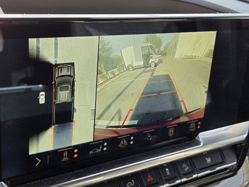 Used 2025 Chevrolet Silverado 1500 LT Trail Boss w/ Convenience Package II image 8