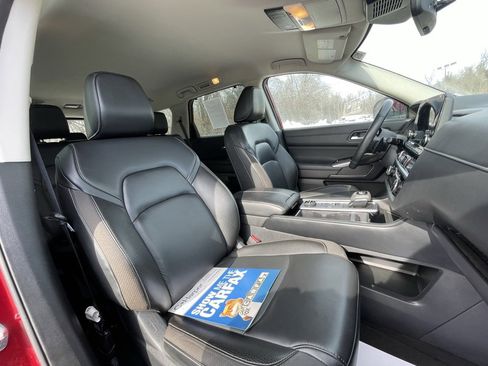 Used 2023 Nissan Pathfinder SL image 12