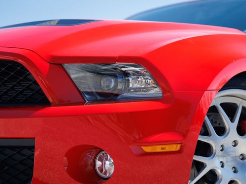 Used 2012 Ford Mustang Shelby GT500 w/ Electronics Pkg RWD image 14