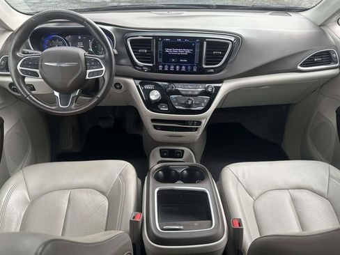 Used 2018 Chrysler Pacifica Touring-L Plus FWD image 15