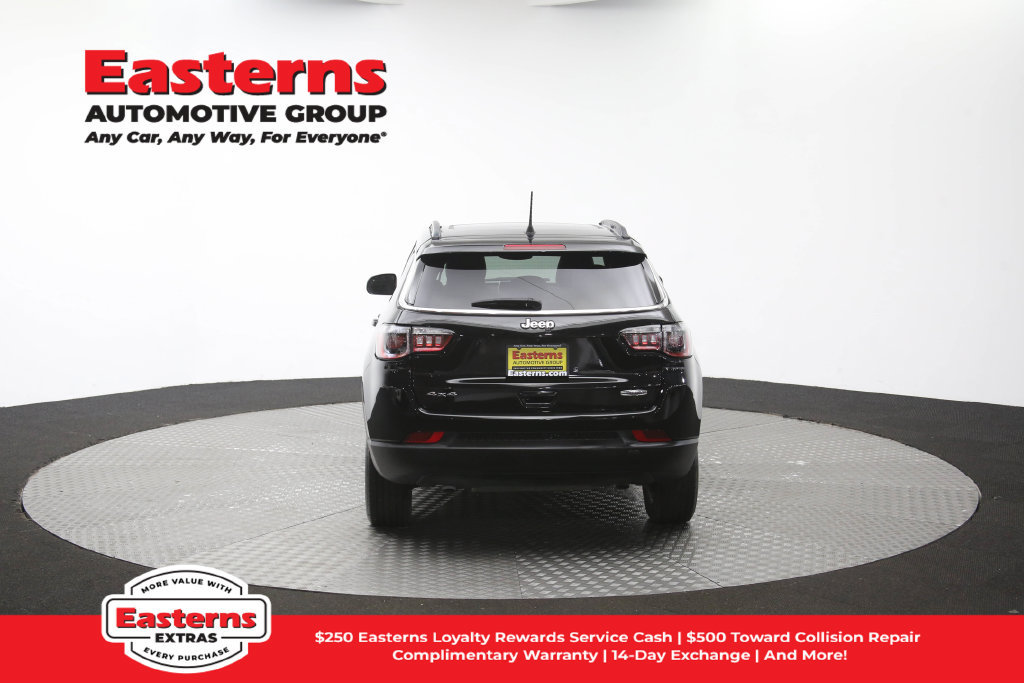 Used 2025 Jeep Compass Latitude w/ Sun & Sound Group AWD/4WD image 41