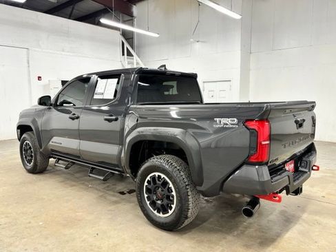 Used 2025 Toyota Tacoma TRD Off-Road AWD/4WD image 5