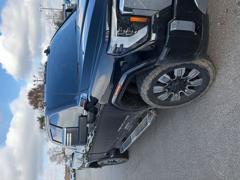 Used 2024 GMC Sierra 2500 Denali w/ Technology Package image 11