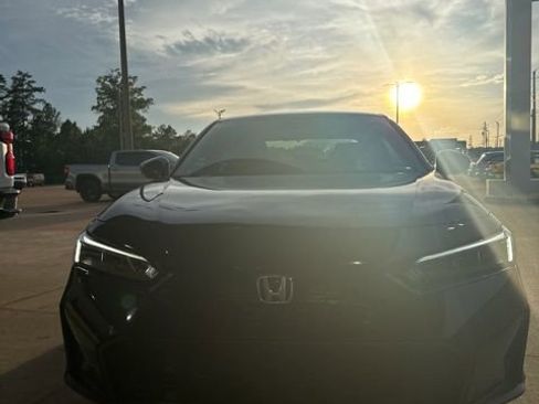 Used 2025 Honda Civic Sport image 2