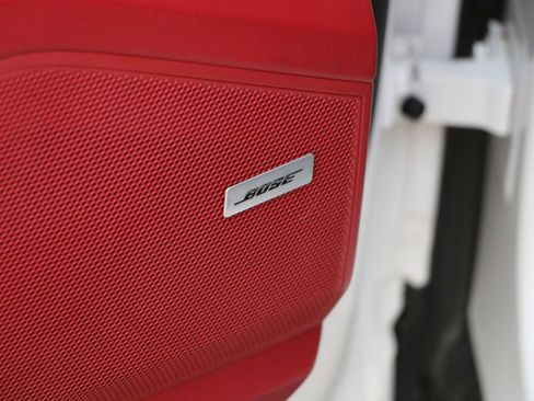 Used 2020 Porsche Cayenne w/ Premium Package image 18