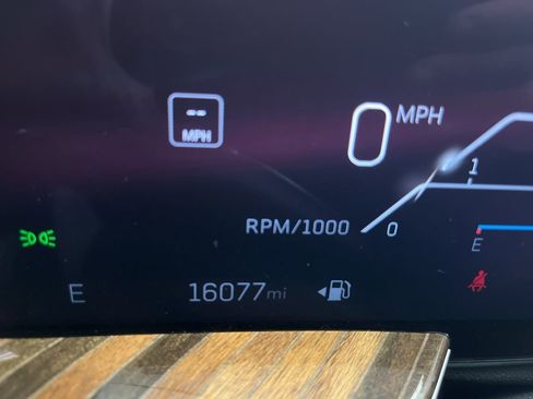 Certified 2025 Cadillac Escalade ESV Premium Luxury Platinum AWD/4WD image 23