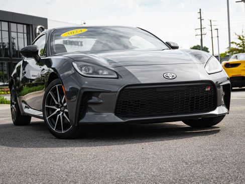Used 2024 Toyota GR86 RWD image 2