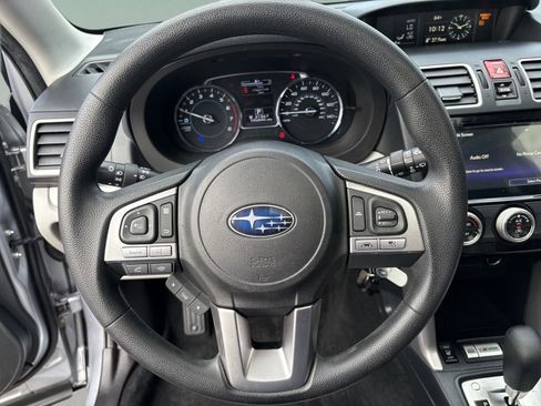 Used 2017 Subaru Forester 2.5i Premium image 11