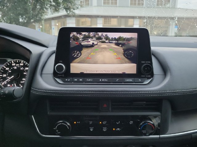 Used 2024 Nissan Rogue S FWD image 21