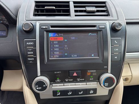 Used 2014 Toyota Camry LE FWD image 9