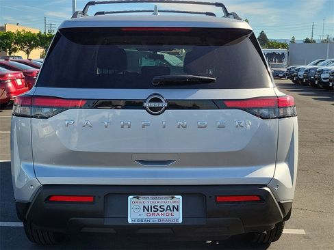 New 2025 Nissan Pathfinder SV image 20