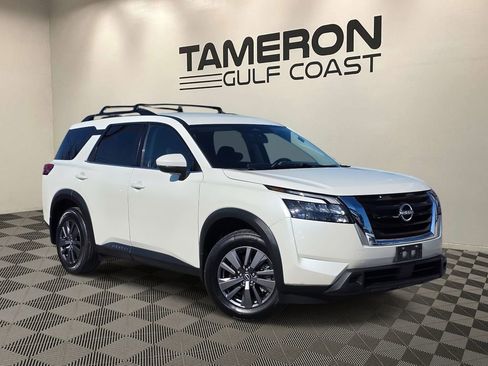 Used 2024 Nissan Pathfinder SV FWD image 1