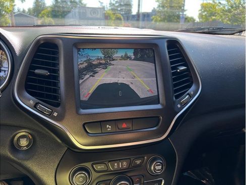 Used 2020 Jeep Cherokee Trailhawk w/ Cold Weather Group image 11