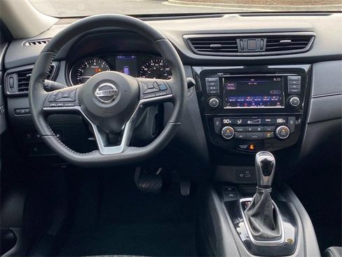 Used 2019 Nissan Rogue SV w/ Premium Package image 8