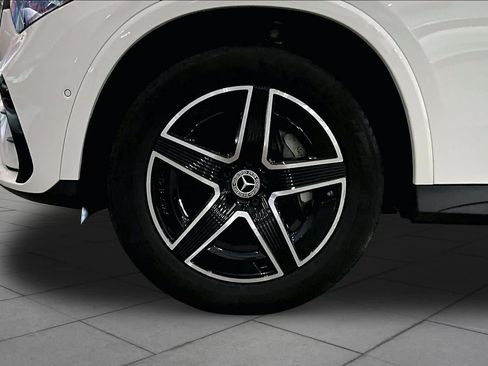 Used 2024 Mercedes-Benz GLC 300 4MATIC image 11