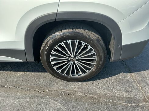 Certified 2025 Volkswagen Tiguan S w/ 18" Wheel Package image 26