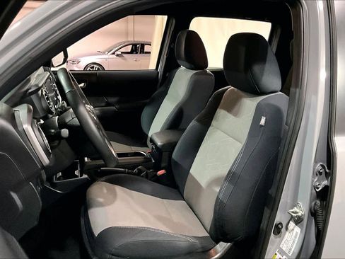 Used 2021 Toyota Tacoma TRD Sport image 8