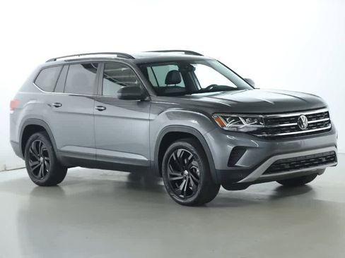 Certified 2023 Volkswagen Atlas SE image 9