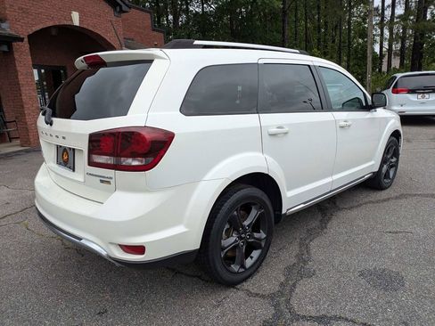 Used 2019 Dodge Journey Crossroad FWD image 4