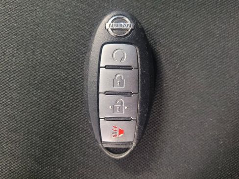Used 2017 Nissan Pathfinder SV FWD image 32