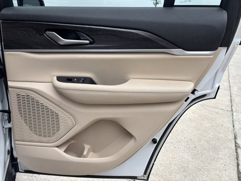 Used 2024 Jeep Grand Cherokee Limited image 27