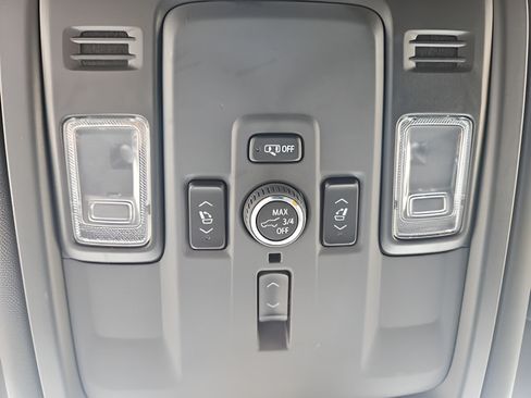Used 2025 GMC Yukon XL Denali AWD/4WD image 16