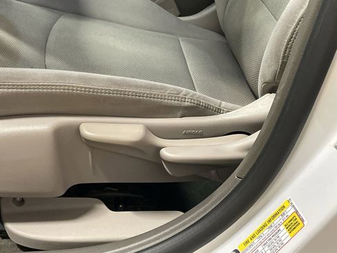 Used 2017 Chevrolet Cruze LT FWD image 13
