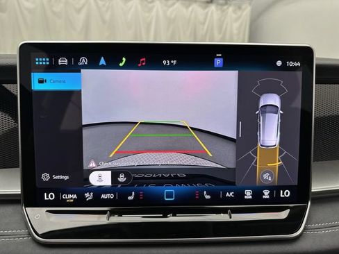 Certified 2025 Volkswagen Tiguan SE AWD/4WD image 19