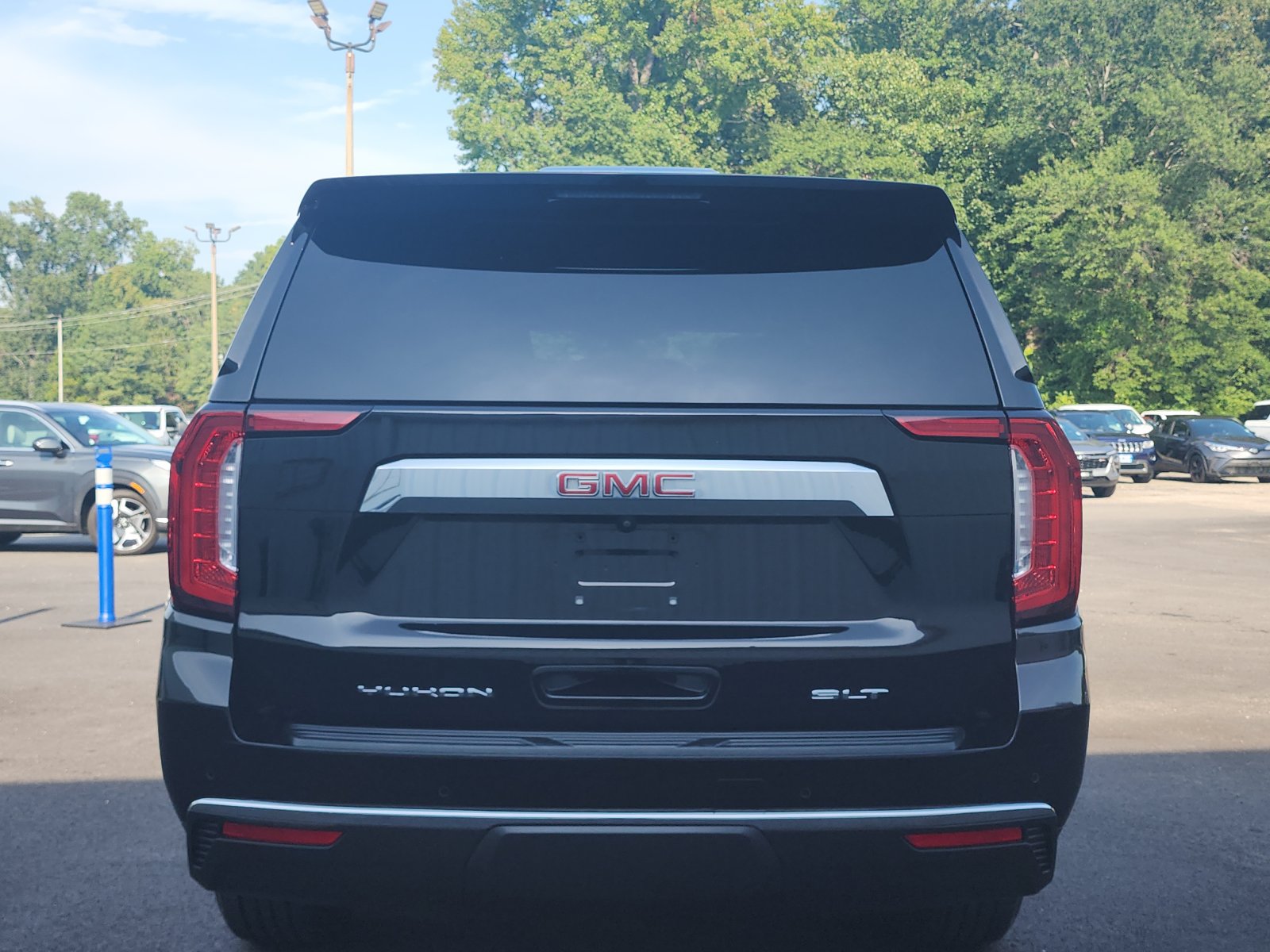 Used 2021 GMC Yukon SLT AWD/4WD image 4