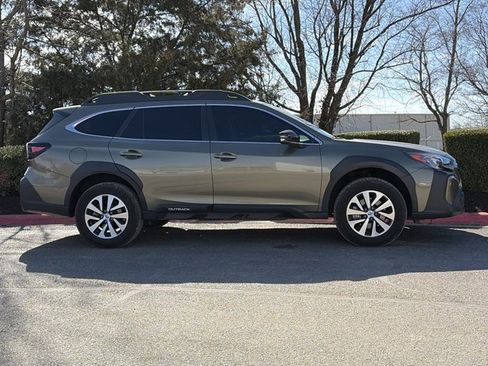 Used 2025 Subaru Outback Premium image 2