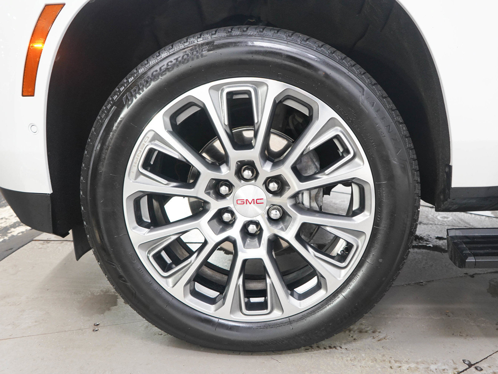 Used 2025 GMC Yukon Denali w/ Sun & Power Step Package AWD/4WD image 33
