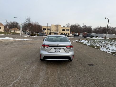 Used 2021 Toyota Corolla LE image 6