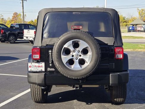 Used 2017 Jeep Wrangler Sahara w/ Connectivity Group image 5